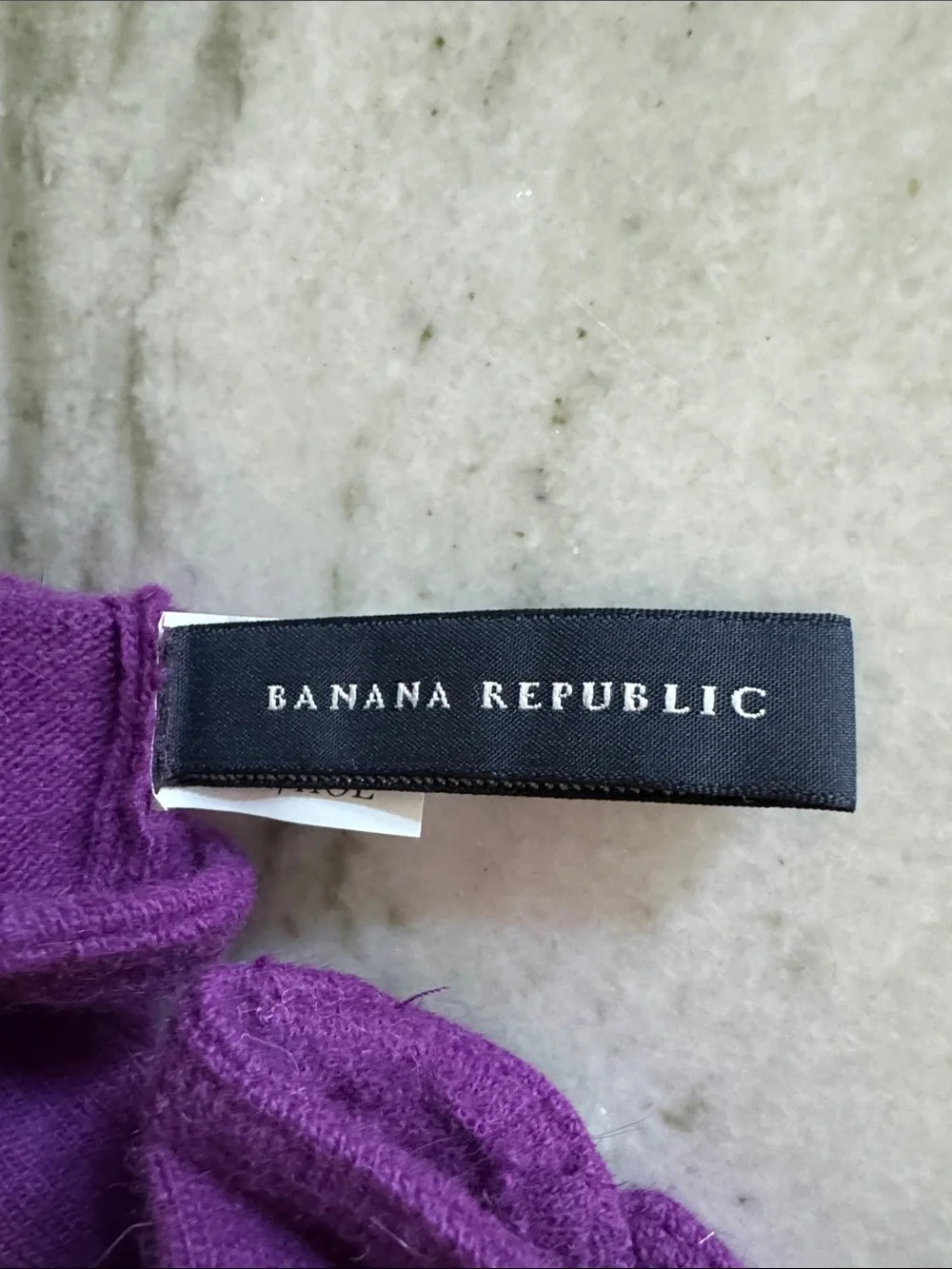 Banana Republic Deep Purple Lambs Wool Blend Gloves